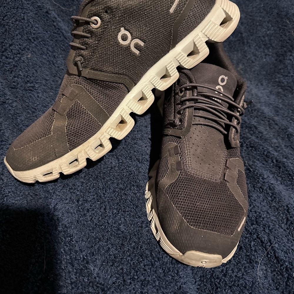 On Cloud ladies Athletic Shoes